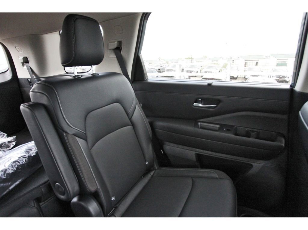 New 2026 Nissan Pathfinder SL w/ SL Premium Package FWD image 10