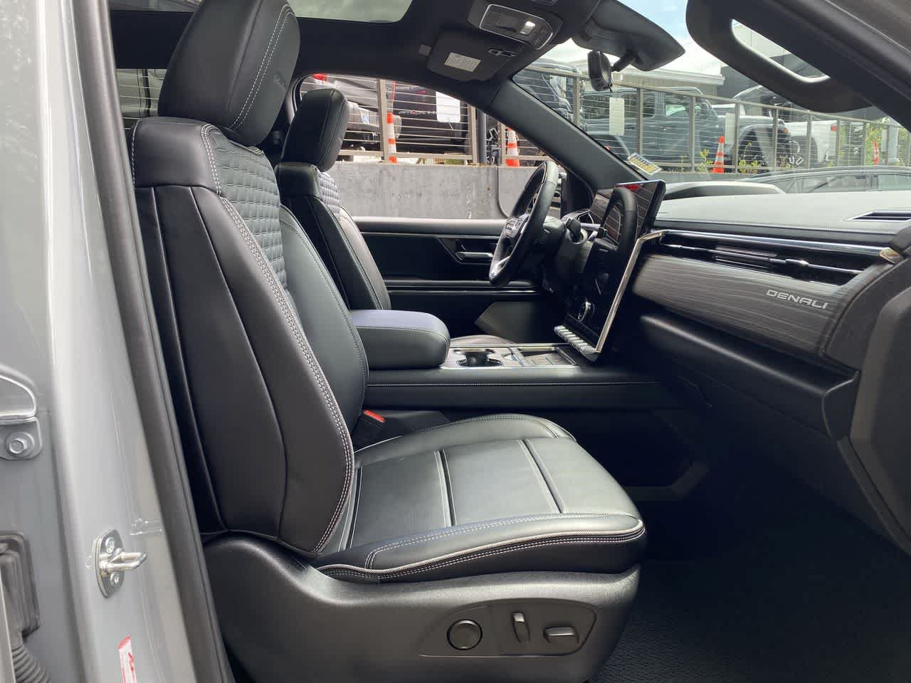 Used 2025 GMC Sierra EV Denali AWD/4WD image 18