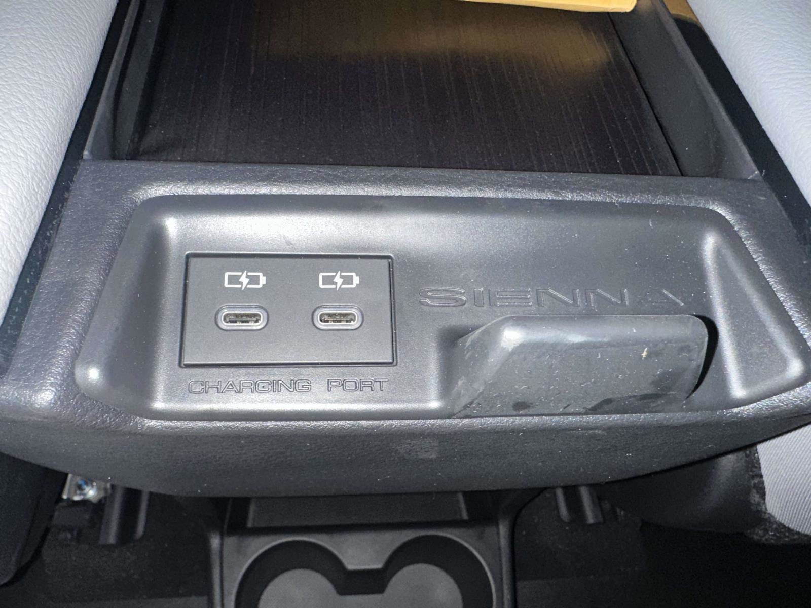 Used 2025 Toyota Sienna LE image 15