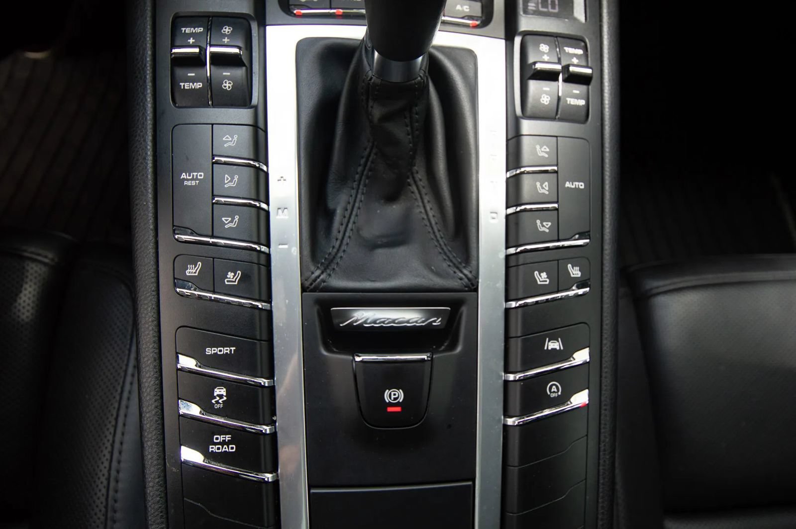 Used 2021 Porsche Macan w/ Premium Package Plus AWD/4WD image 58