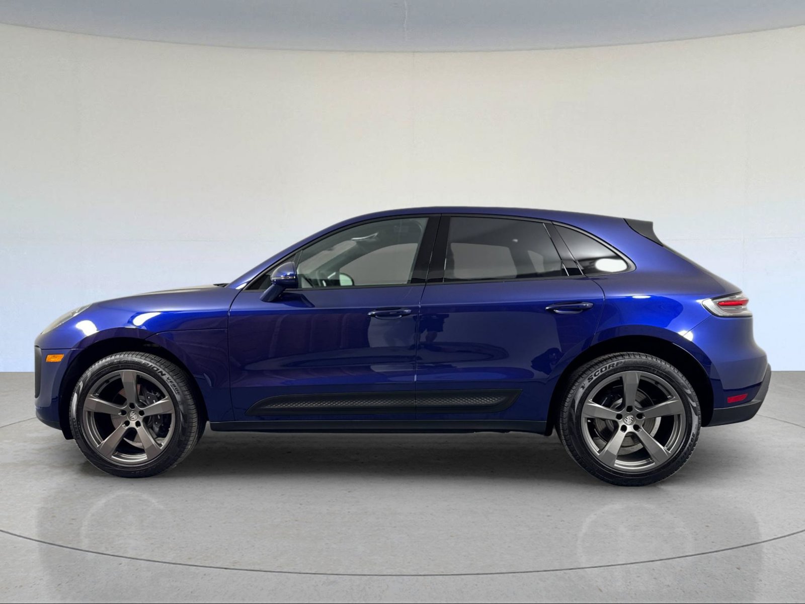 Certified 2026 Porsche Macan AWD/4WD image 2