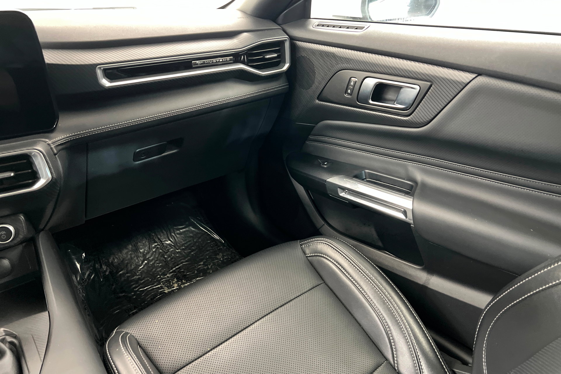 Used 2025 Ford Mustang Premium image 11