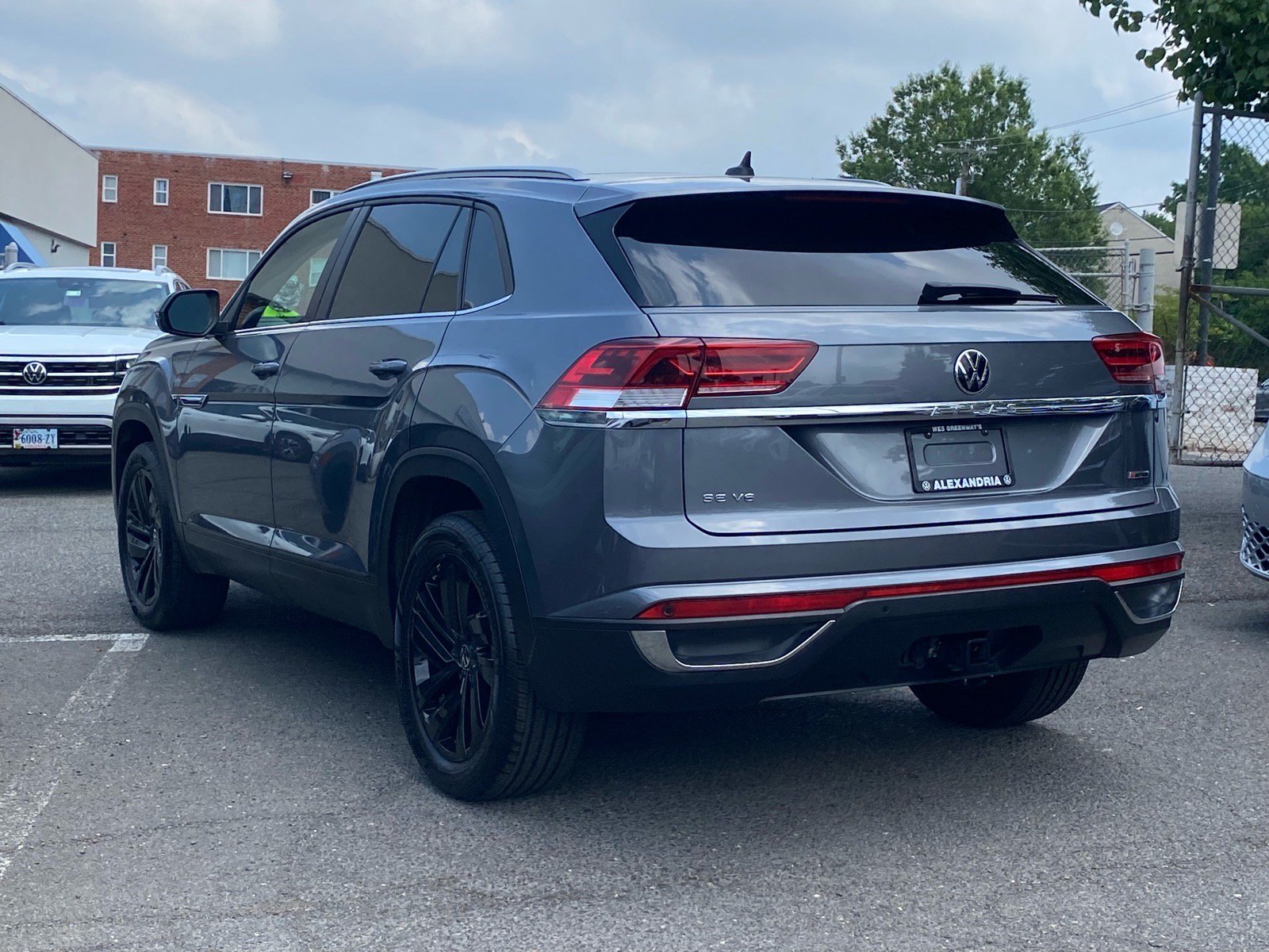 Used 2022 Volkswagen Atlas Cross Sport SE AWD/4WD image 4
