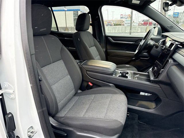 Used 2025 GMC Acadia Elevation image 26