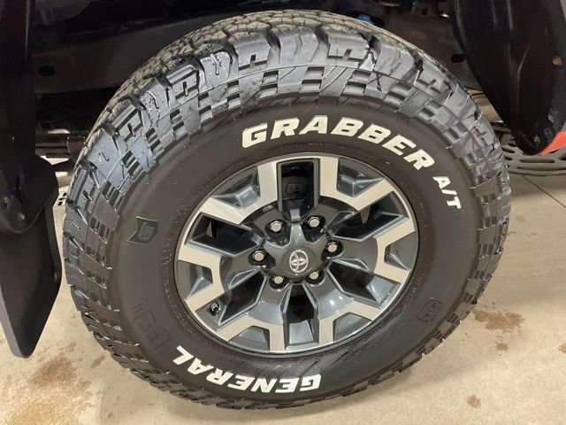 Used 2017 Toyota Tacoma TRD Off-Road w/ Tow Package (A/T) image 7