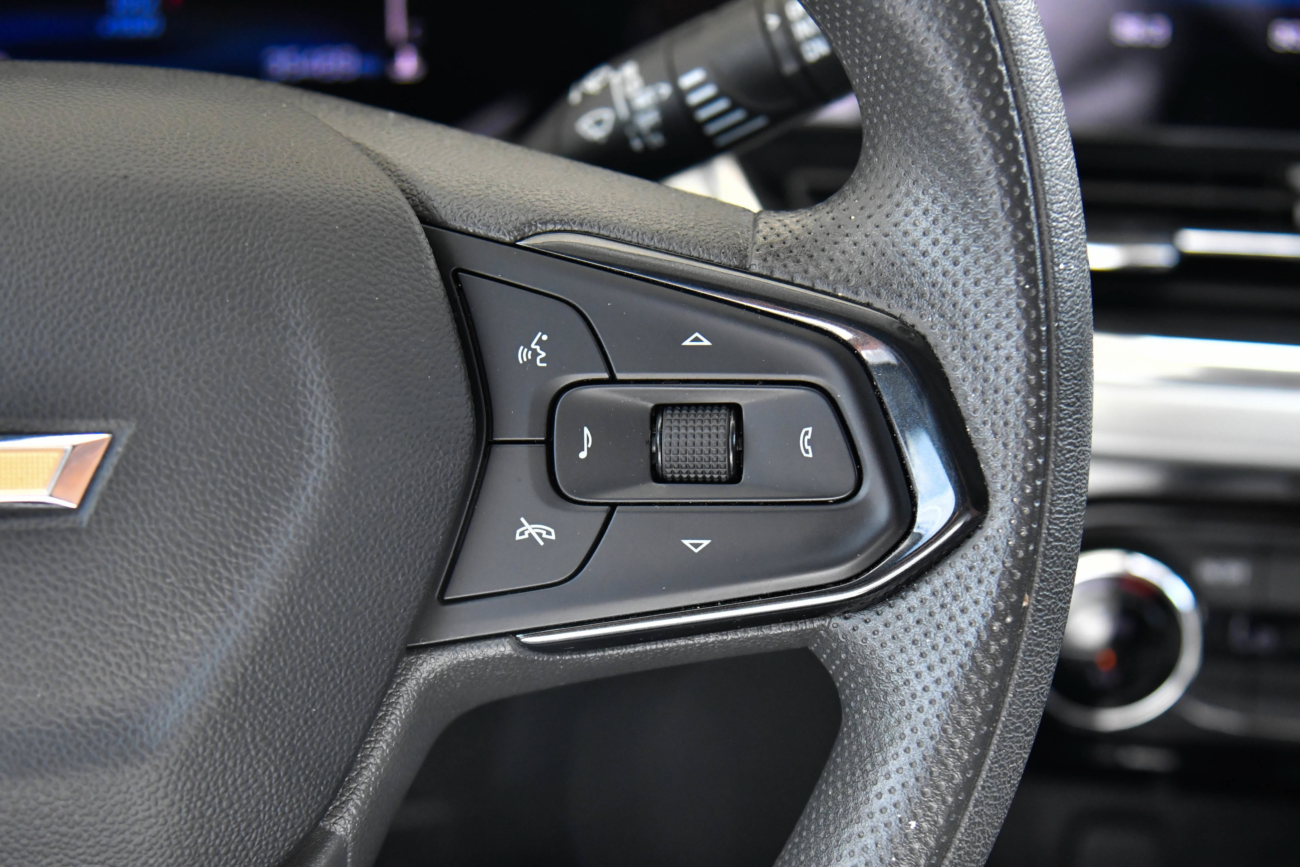 Used 2025 Chevrolet Trax LT FWD image 30