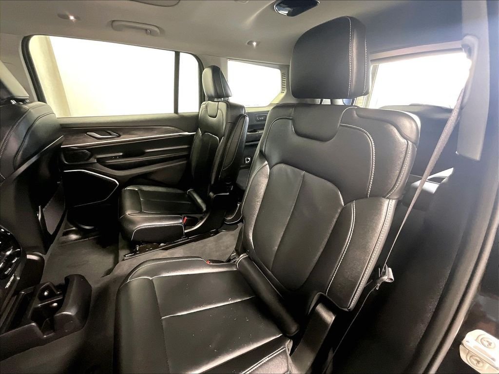 Used 2022 Jeep Grand Cherokee L Limited AWD/4WD image 15