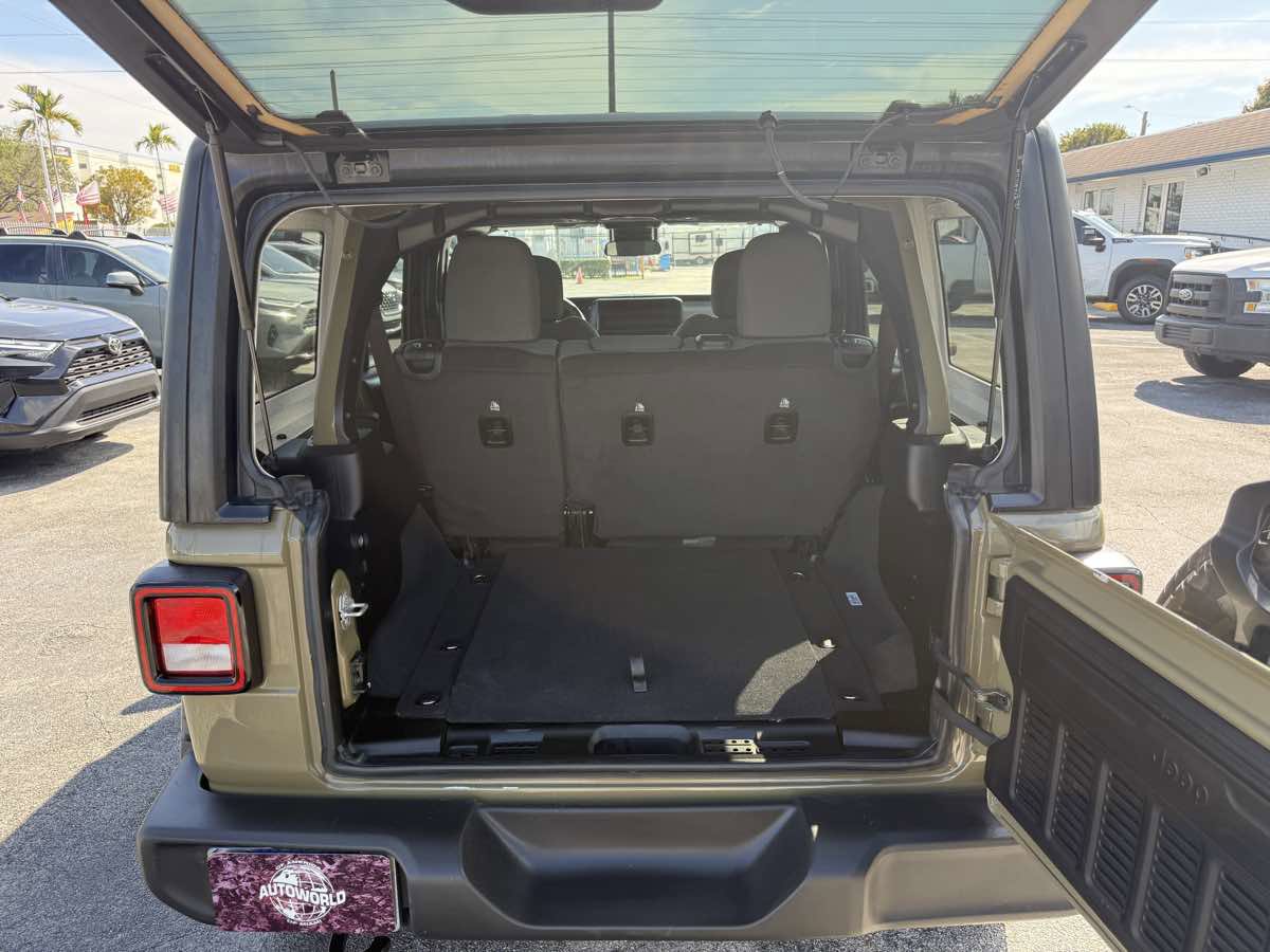Used 2025 Jeep Wrangler Unlimited Sport image 22