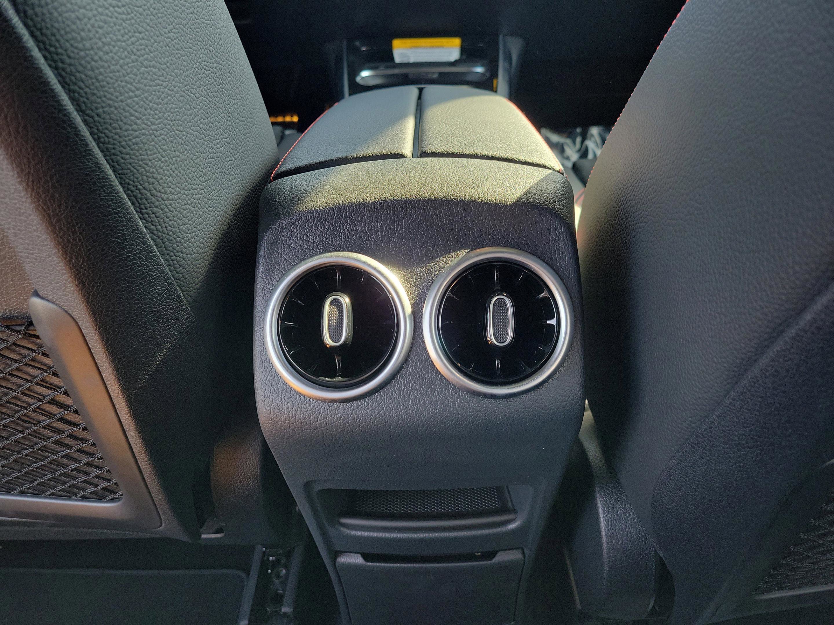 New 2025 Mercedes-Benz GLB 35 AMG 4MATIC image 7