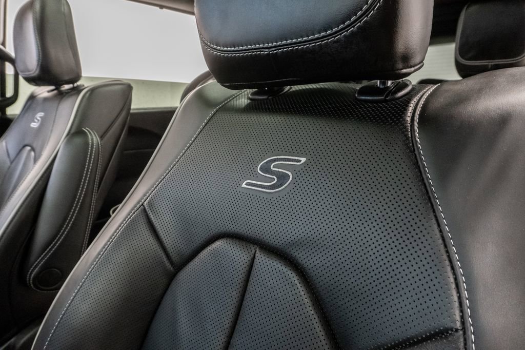 Used 2023 Chrysler Pacifica Limited w/ Uconnect Theater Family Group image 12