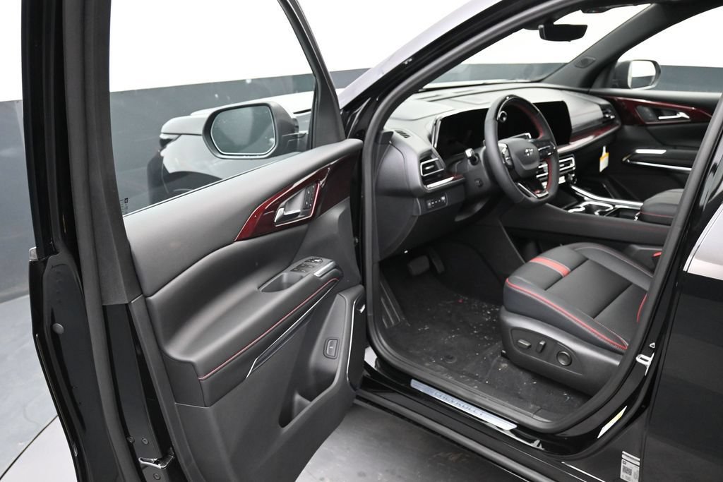 New 2027 Chevrolet Traverse RS w/ LPO, Floor Liner Package AWD/4WD image 8