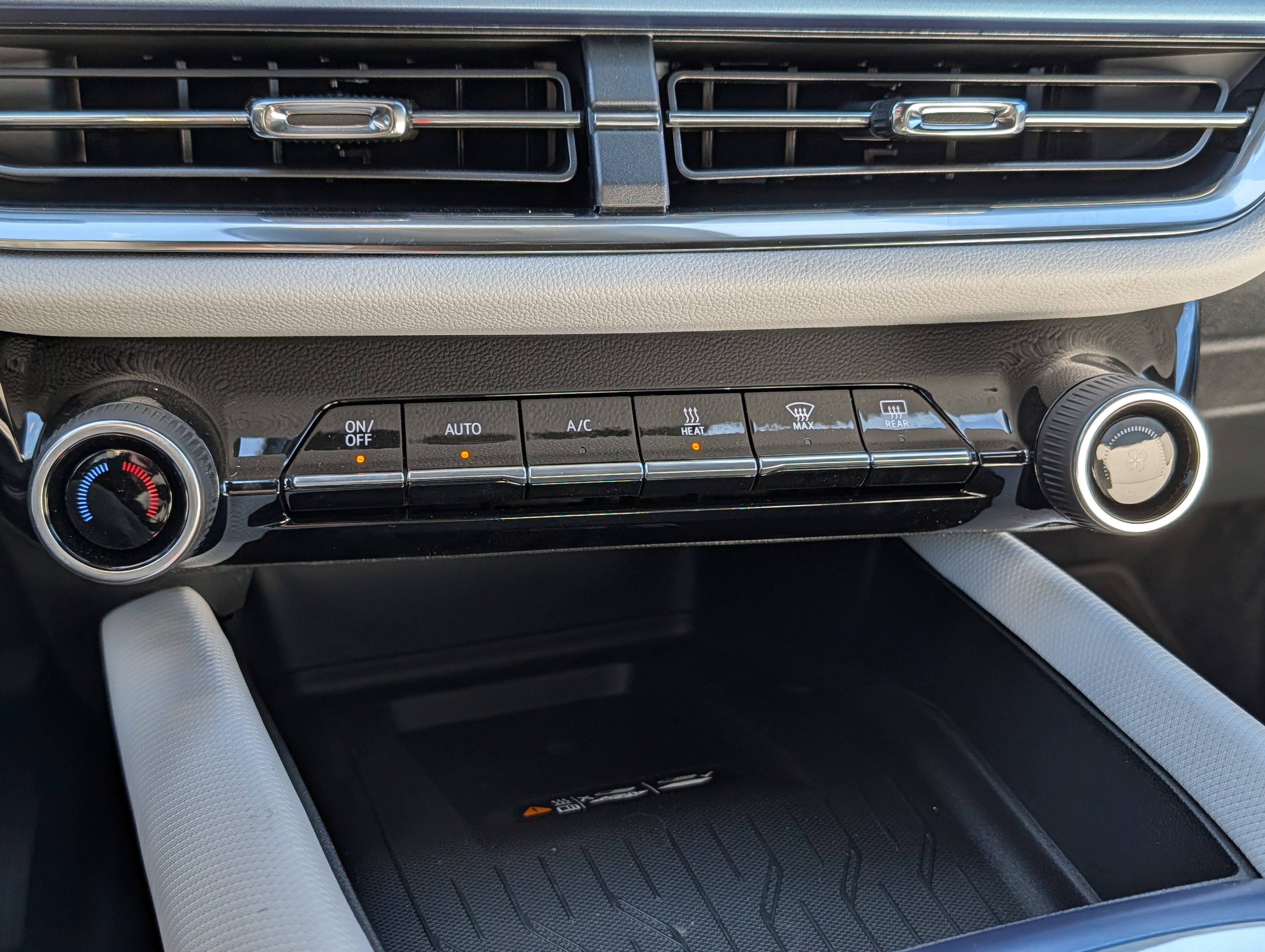 New 2026 Chevrolet Equinox EV LT AWD/4WD image 17