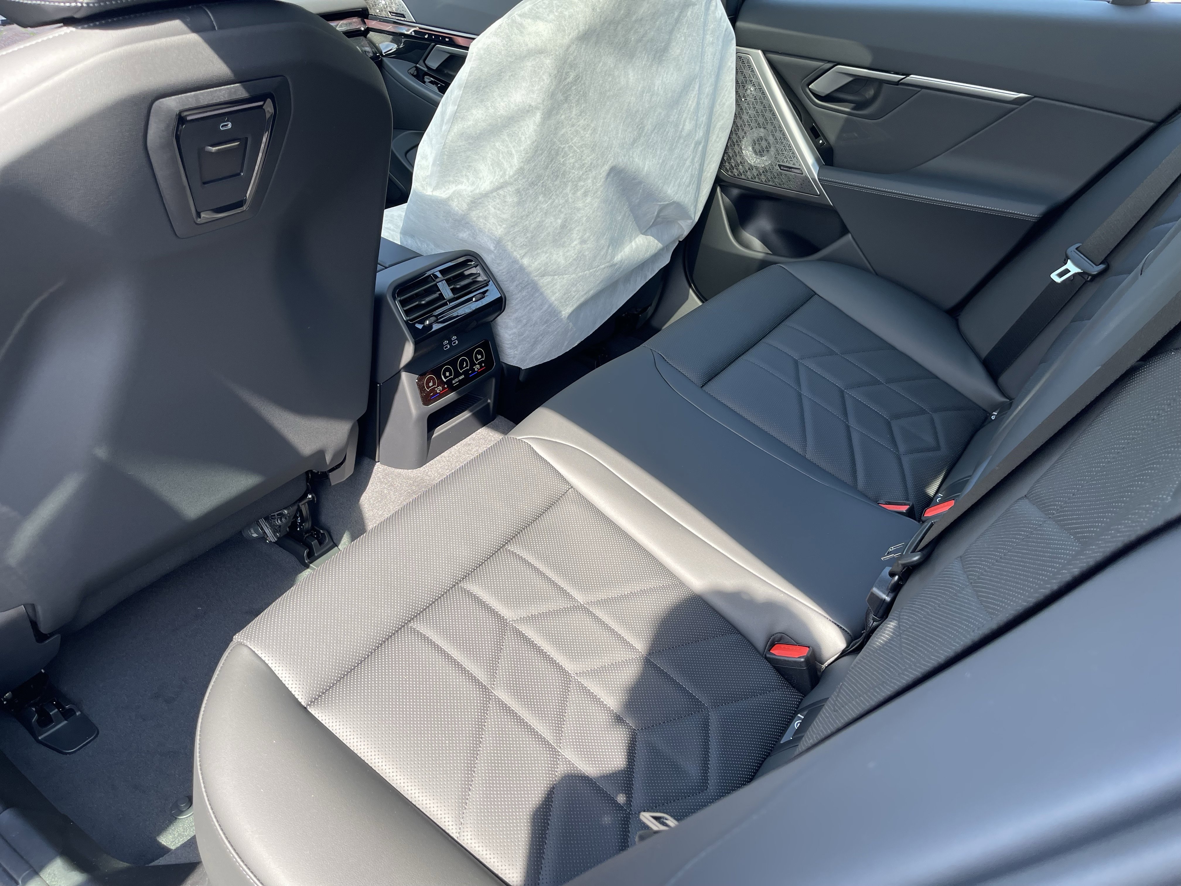 New 2026 BMW 550e xDrive image 15