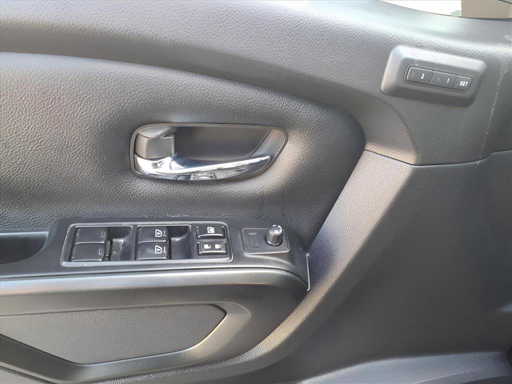 Used 2024 Nissan Titan PRO-4X w/ Pro-4x Convenience Package image 13