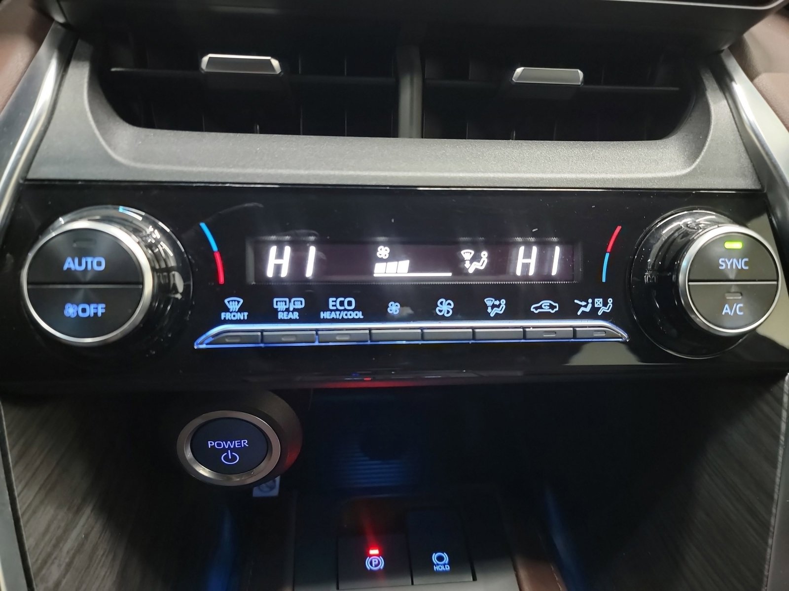 Used 2022 Toyota Venza XLE image 21