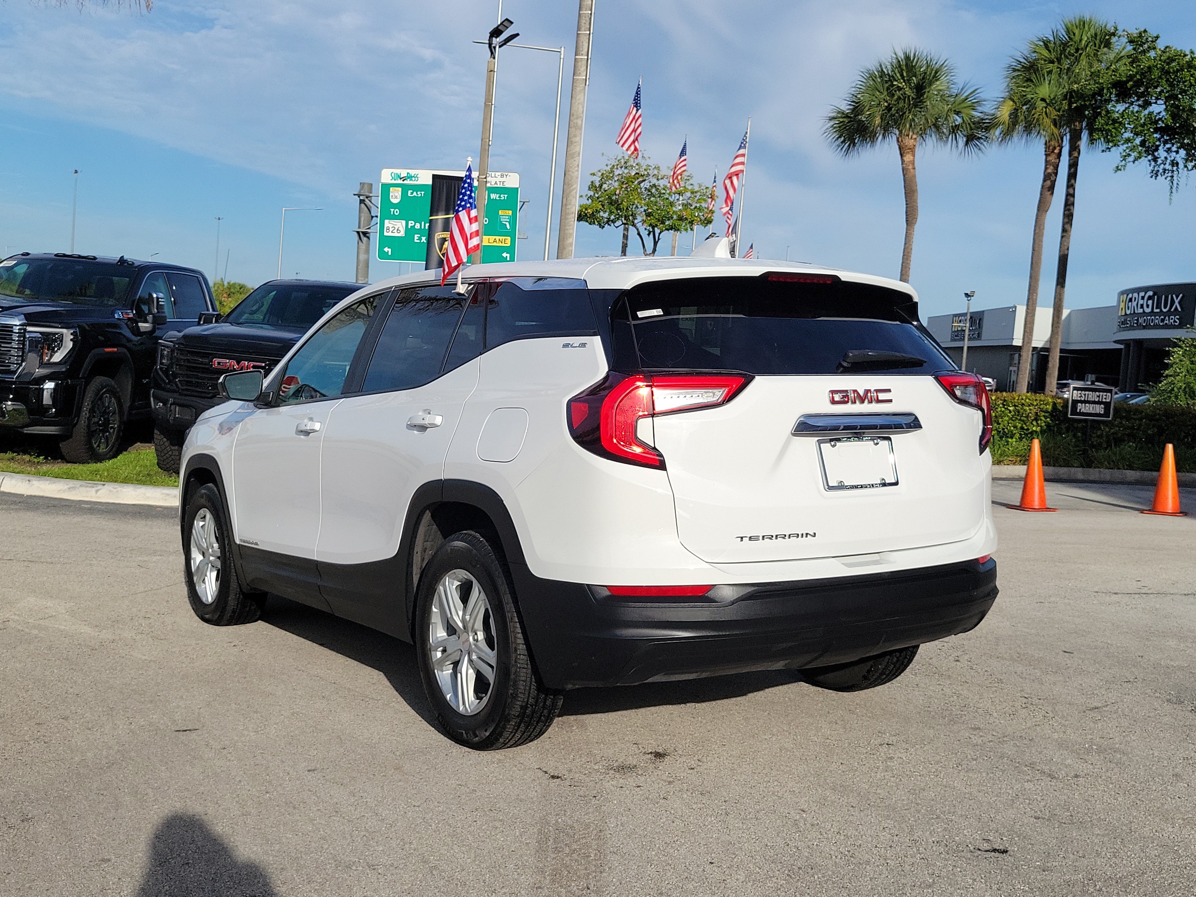 Used 2024 GMC Terrain SLE FWD image 7