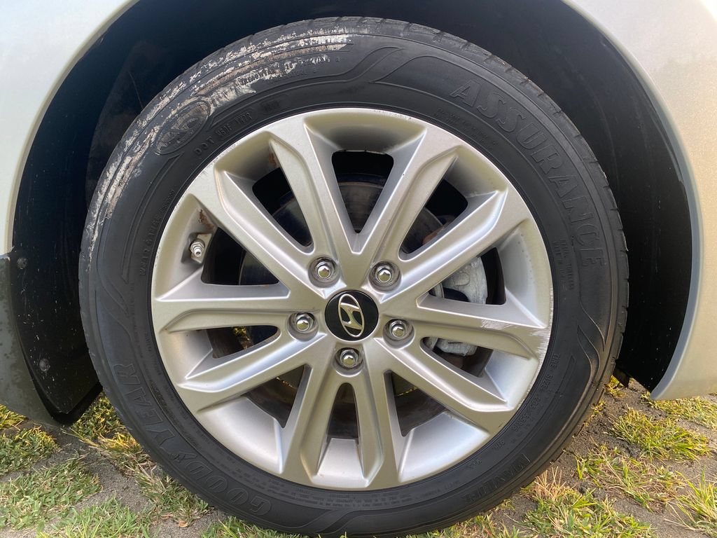 Used 2015 Hyundai Elantra SE w/ Option Group 02 FWD image 9