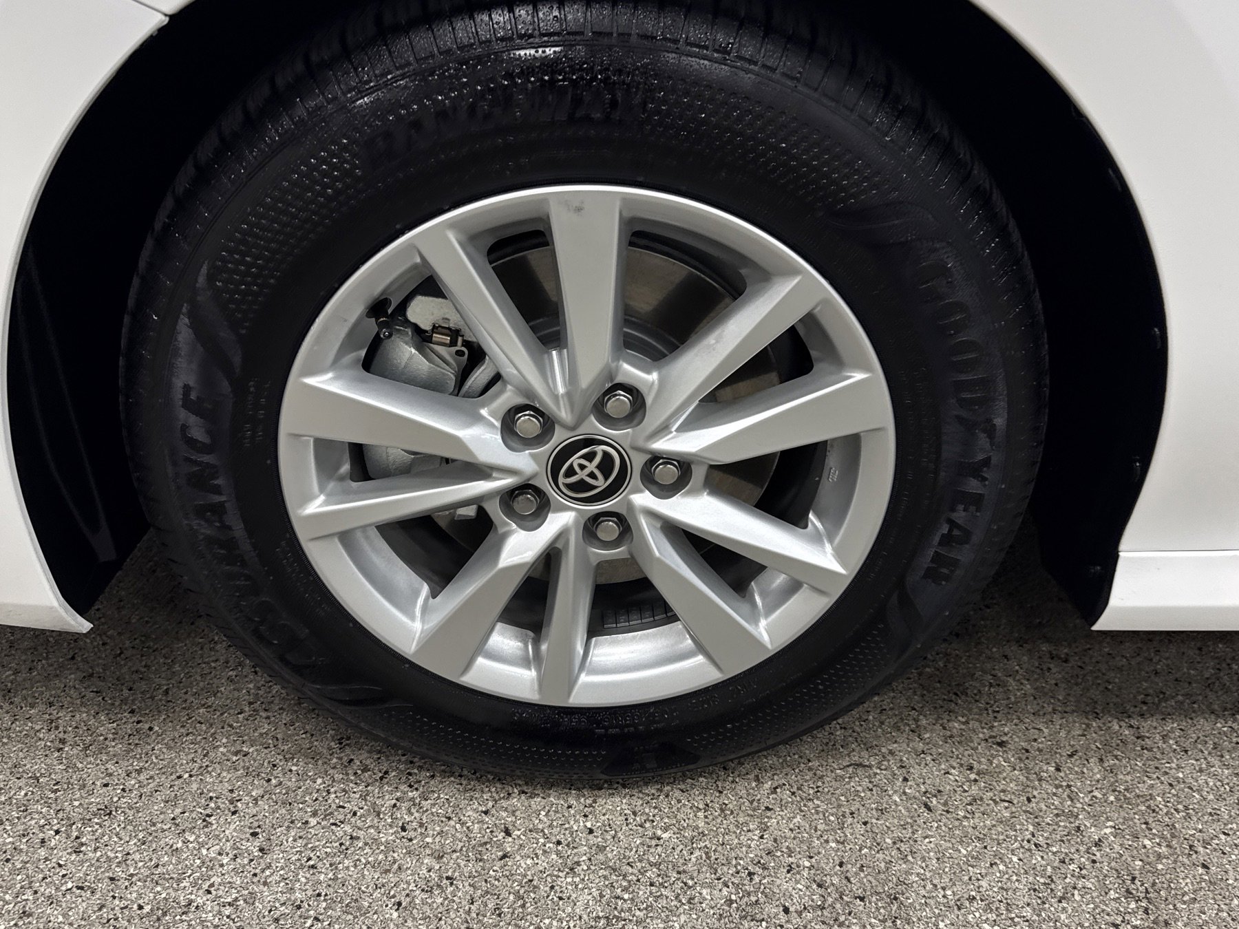 Used 2025 Toyota Camry LE image 2