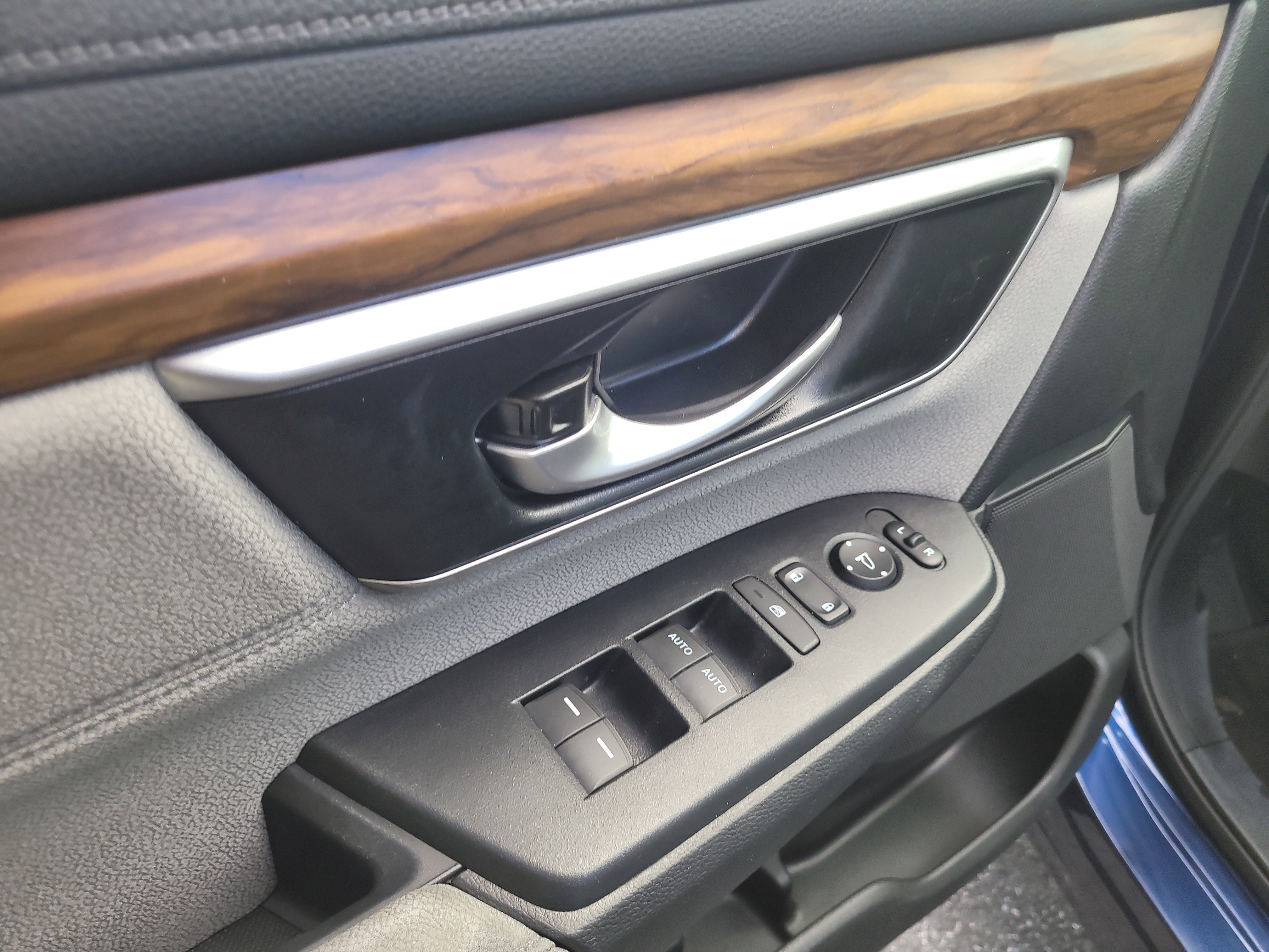 Used 2019 Honda CR-V EX image 18