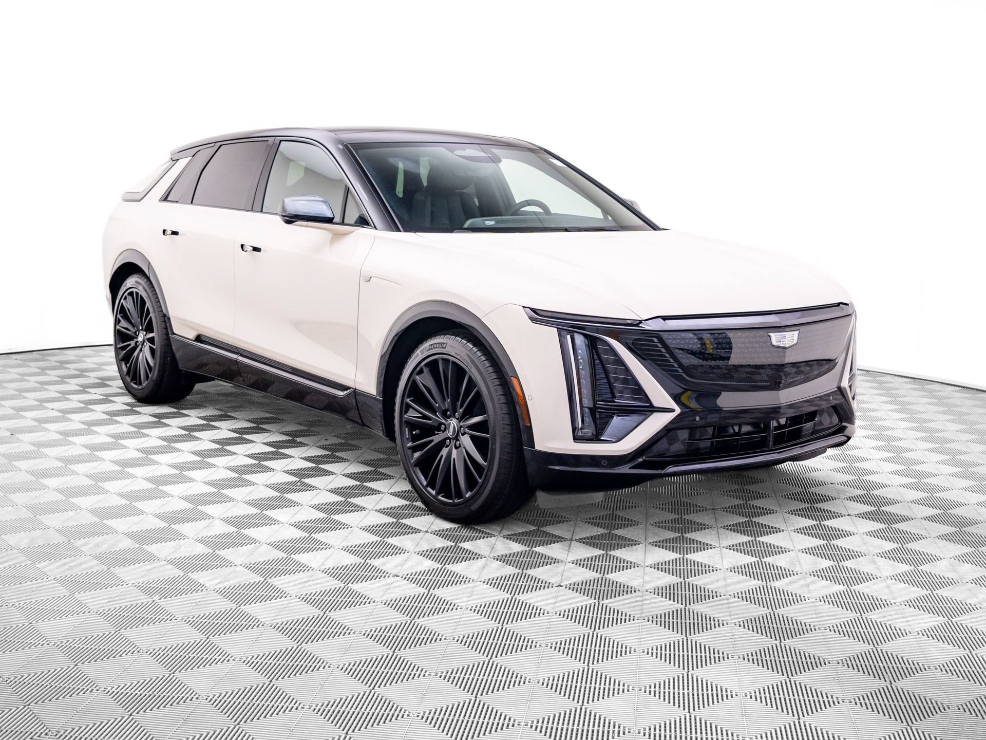 New 2027 Cadillac Lyriq Signature Sport w/ LPO, ONYX Package AWD/4WD image 7