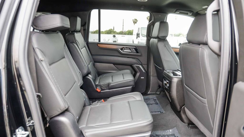 Used 2025 GMC Yukon XL Denali AWD/4WD image 19