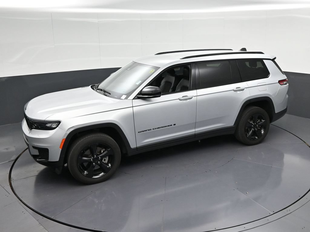 Used 2024 Jeep Grand Cherokee L Laredo AWD/4WD image 27