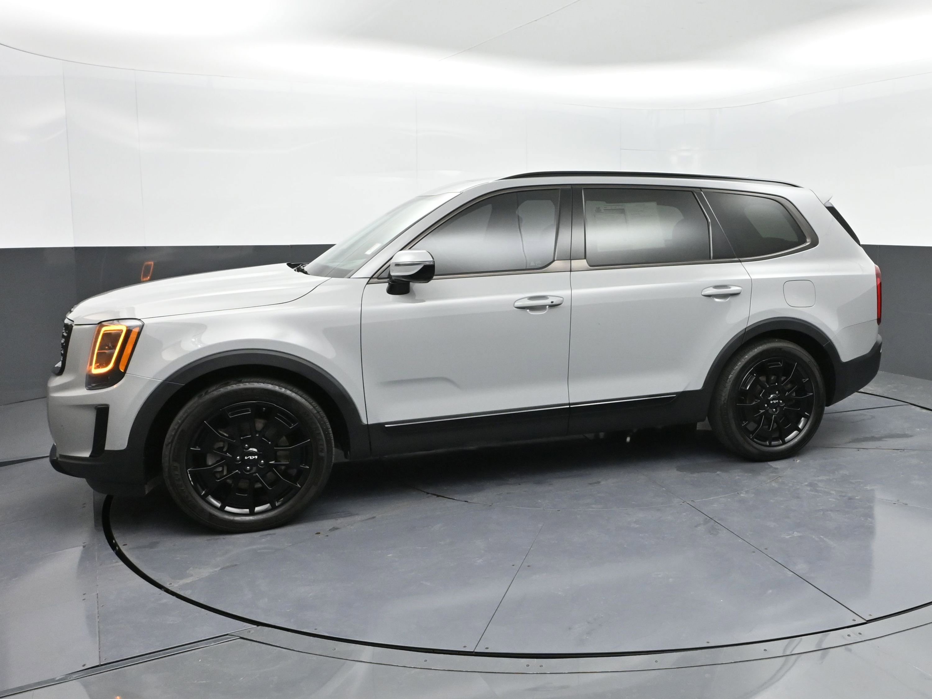 Used 2022 Kia Telluride SX w/ SX Prestige Package image 32
