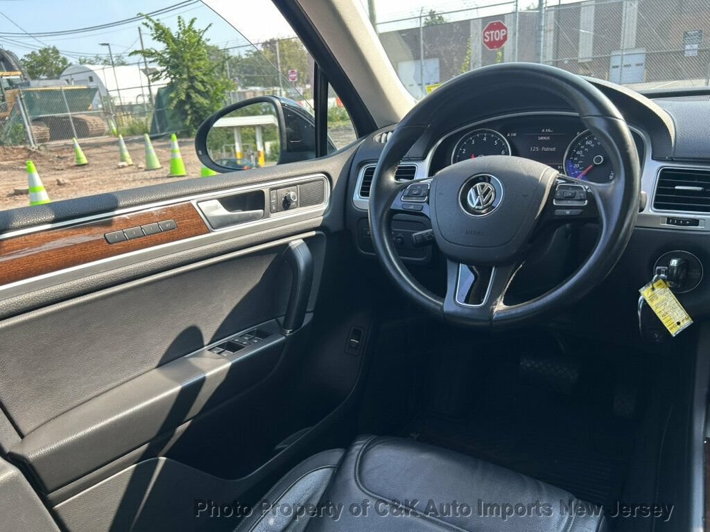 Used 2015 Volkswagen Touareg VR6 AWD/4WD image 29