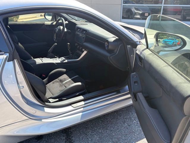 Used 2023 Toyota GR86 Premium w/ ALL Weather Mat Package (TMS) image 27