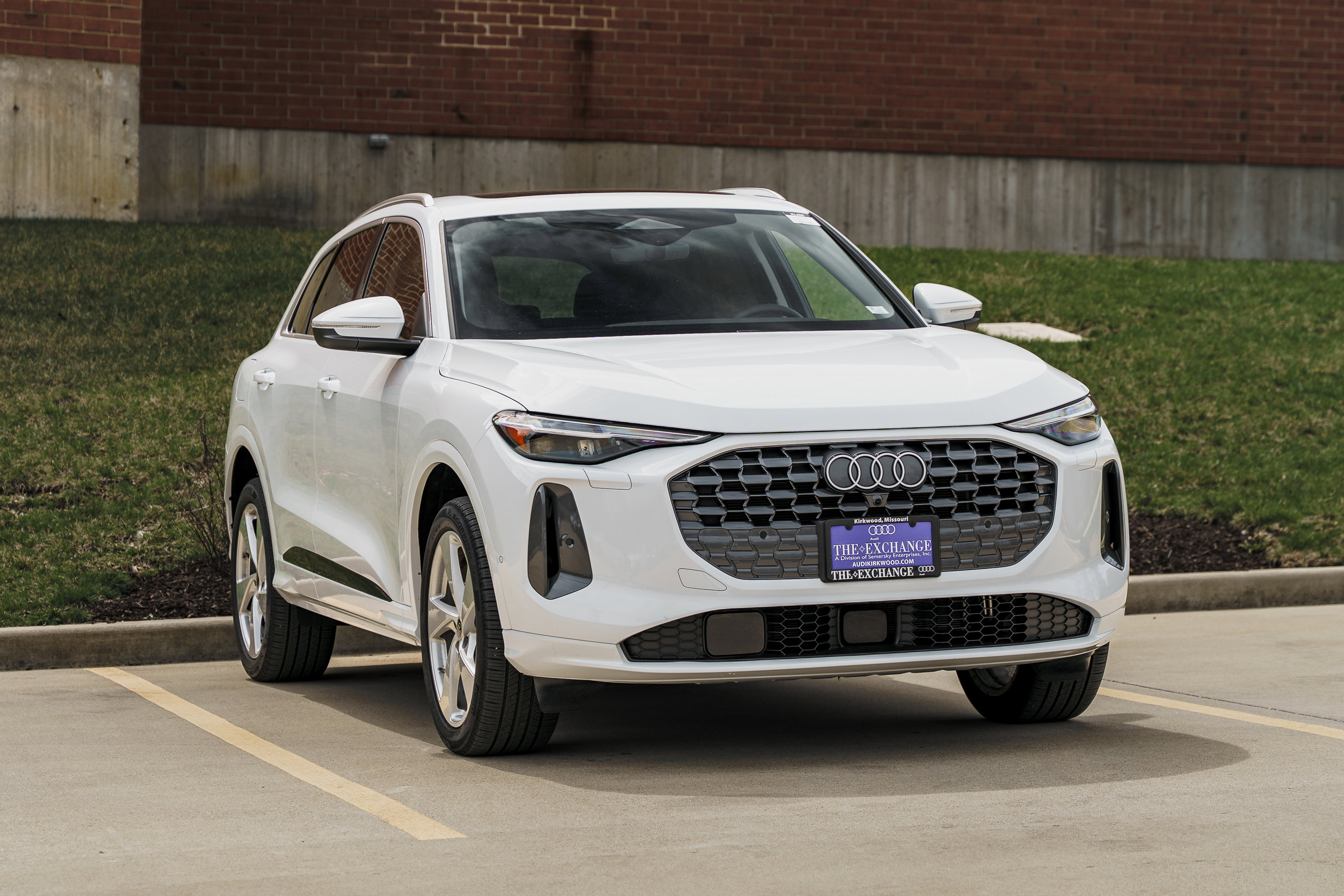 Used 2025 Audi Q5 Premium Plus w/ Premium Plus image 2