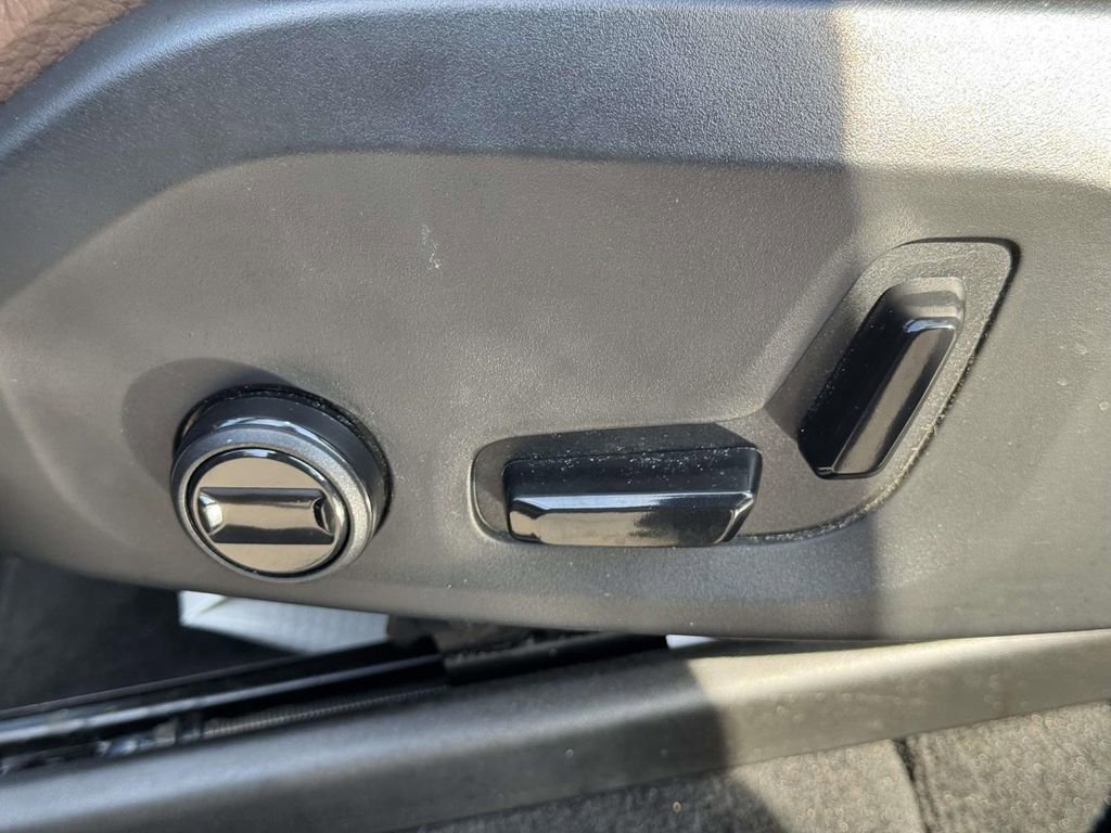 Certified 2024 Volvo XC90 T8 Plus w/ Protection Package Premier image 18