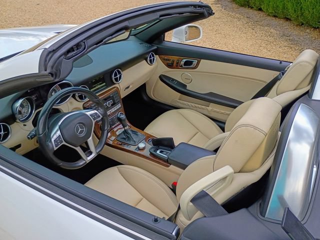 Used 2015 Mercedes-Benz SLK 250 image 18