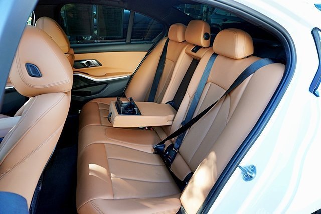 Used 2022 BMW 330i Sedan w/ Driving Assistance Package image 17