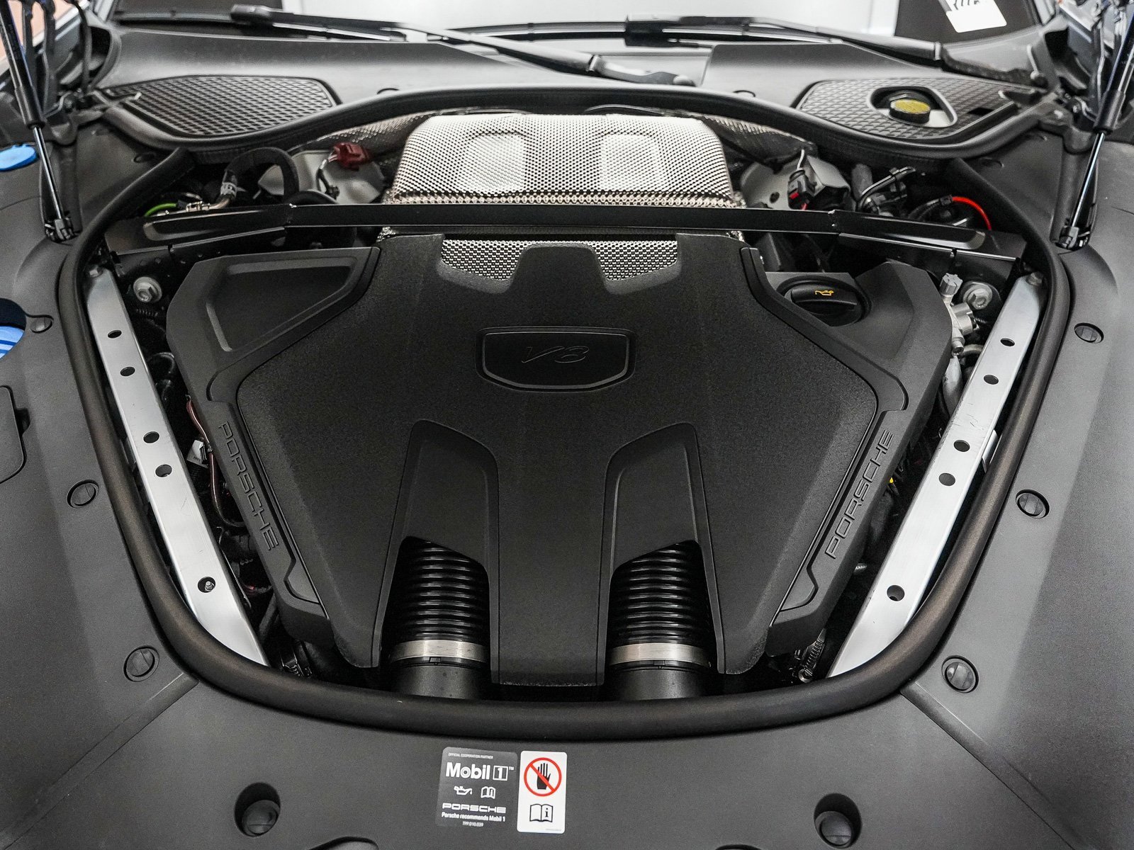 Certified 2025 Porsche Panamera Turbo image 34