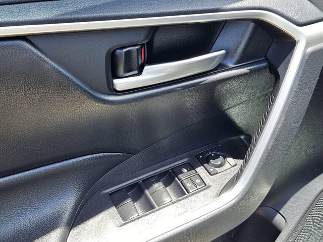 Used 2019 Toyota RAV4 XLE w/ Convenience Package FWD image 21