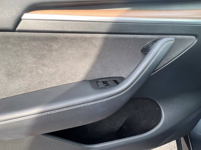 Used 2023 Tesla Model Y 2WD image 19