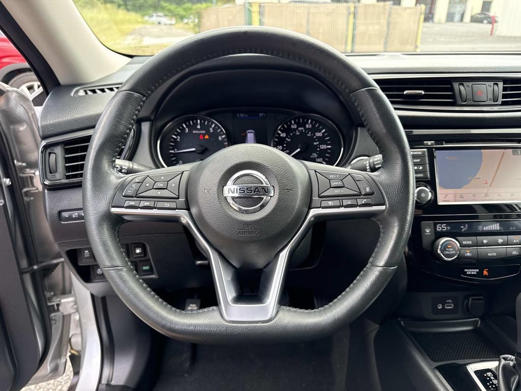 Used 2018 Nissan Rogue SV w/ Premium Package FWD image 26