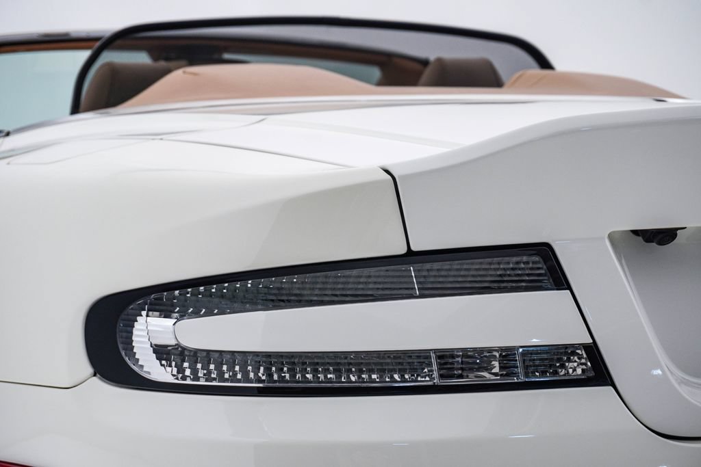Used 2016 Aston Martin DB9 GT RWD image 15