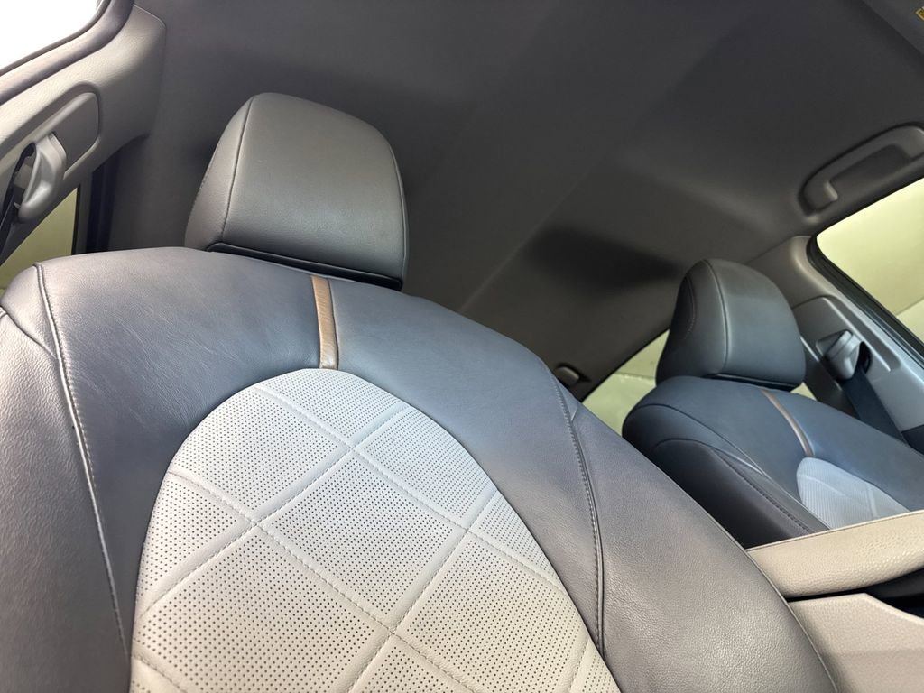 Used 2018 Toyota Camry XLE image 15