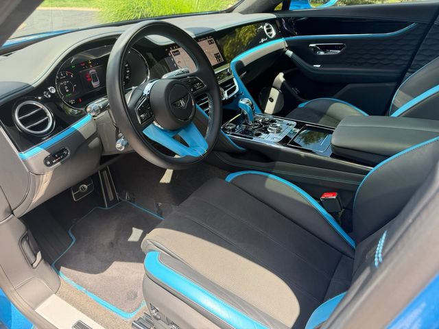 Used 2025 Bentley Flying Spur Plug-In Hybrid AWD/4WD image 12