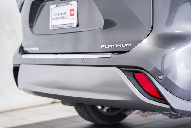Used 2024 Toyota Highlander Platinum image 8