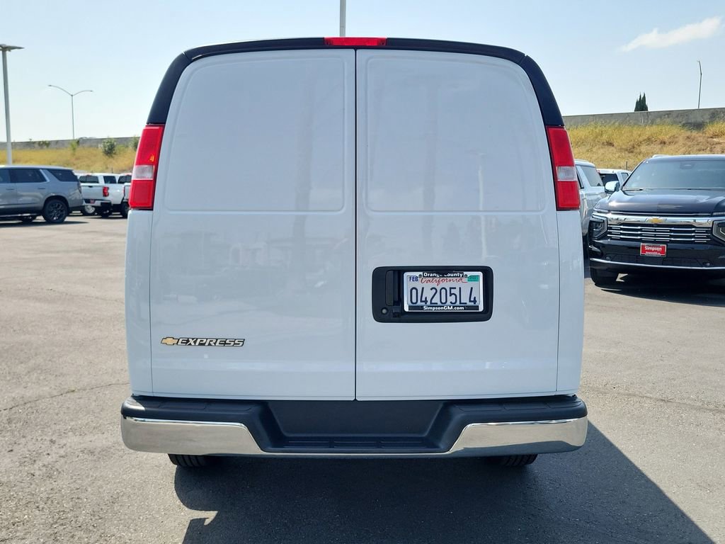 Used 2025 Chevrolet Express 2500 w/ Driver Convenience Package RWD image 17