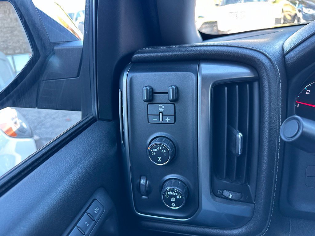 Used 2015 Chevrolet Silverado 1500 LTZ AWD/4WD image 14