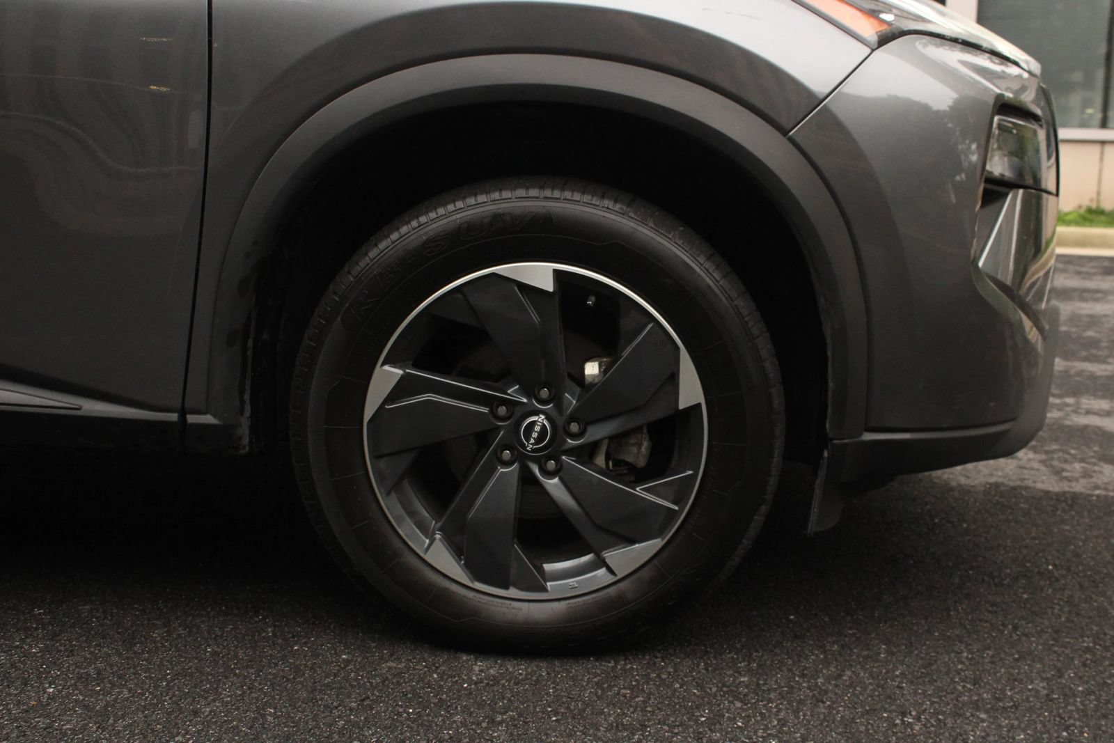 Used 2025 Nissan Rogue SV AWD/4WD image 4