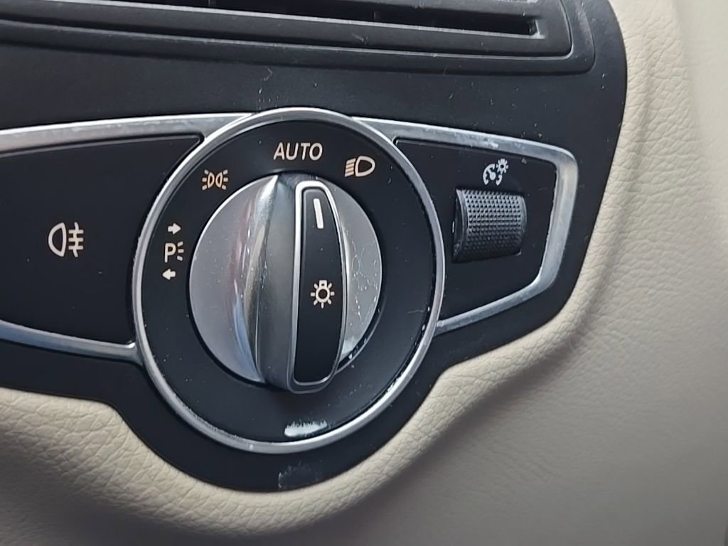 Used 2021 Mercedes-Benz GLC 300 GLC 300 image 30