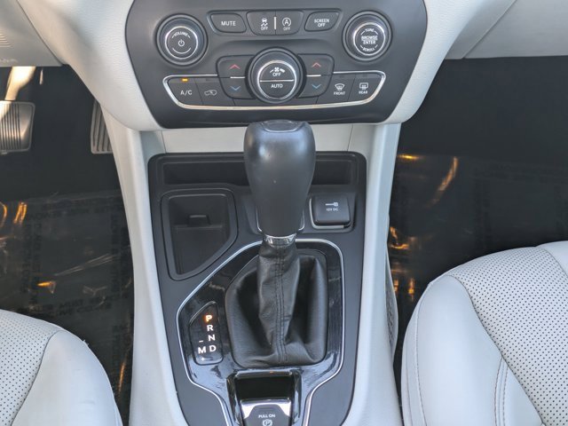 Used 2019 Jeep Cherokee Limited image 17