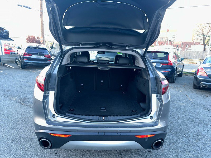 Used 2018 Alfa Romeo Stelvio AWD image 34