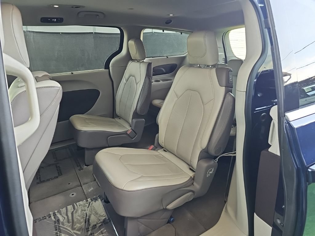 Used 2018 Chrysler Pacifica Touring-L Plus w/ Advanced Safetytec Group FWD image 40