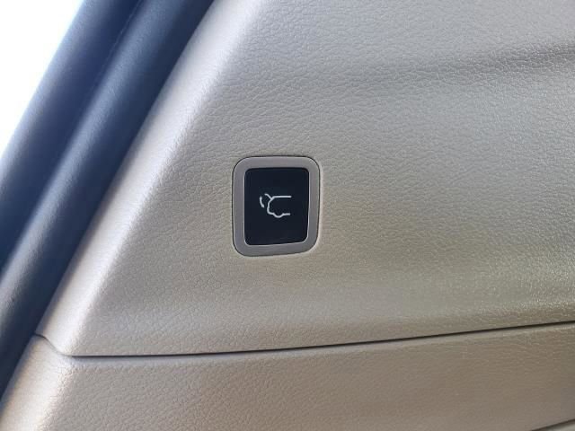 Used 2022 Chrysler Pacifica Touring-L image 10