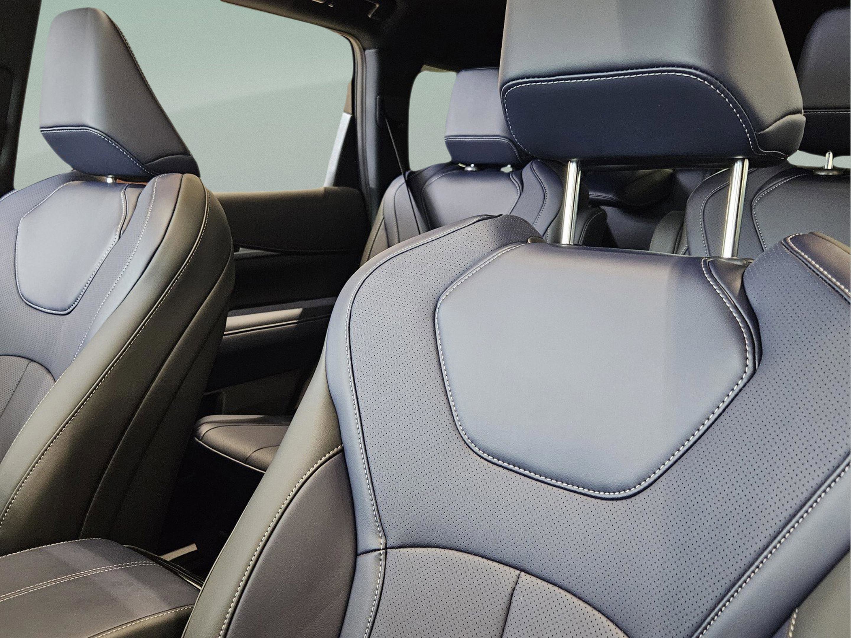 New 2026 INFINITI QX60 Sport w/ Dark Cargo Package image 17